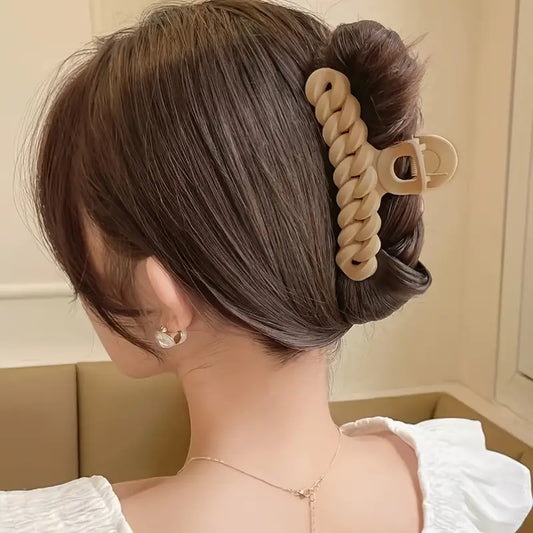 Neutral Twist Grab Hair Clip