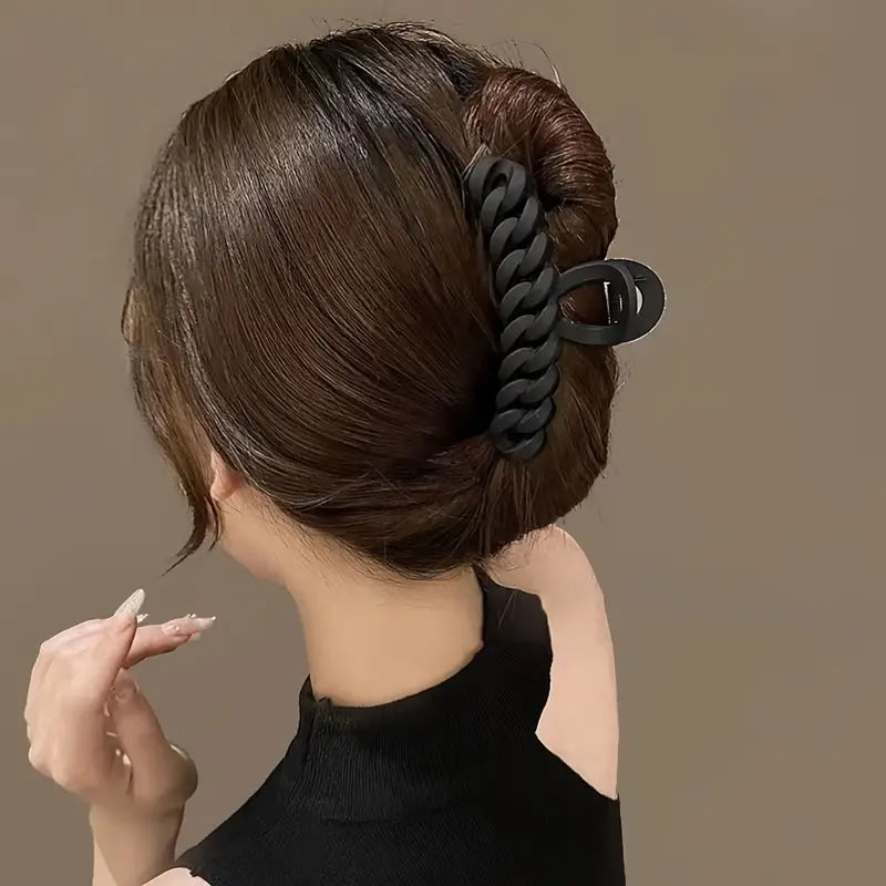 Neutral Twist Grab Hair Clip